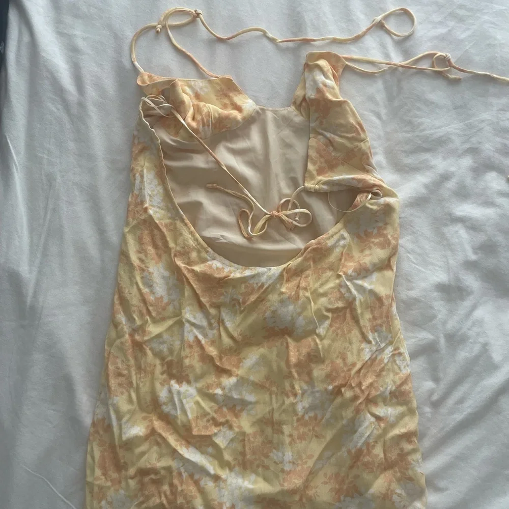 Yellow floral dress - Picture 3 of 3